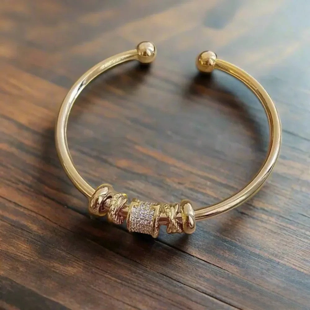 Gretchen | Bracciale regolabile con ciondoli color oro — 1