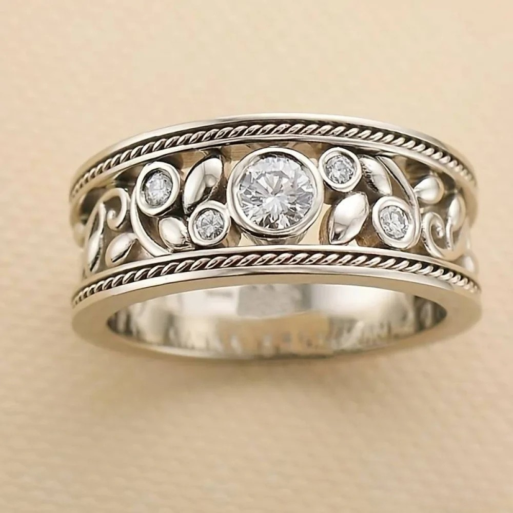 Thea | Anello antico con pietra luminosa — 1