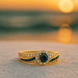 Cora | Anello di fidanzamento con zirconi blu e decorazioni di cristalli — 1