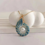 Irene | Collana con conchiglia blu perla — 1