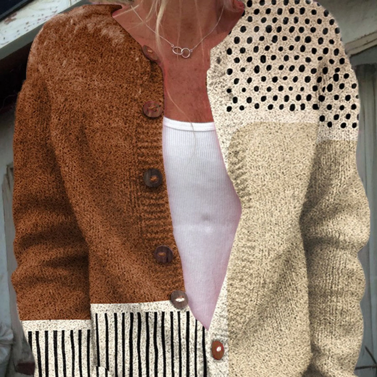 Cardigan minimalista con stampa astratta a pois e bottoni — 1