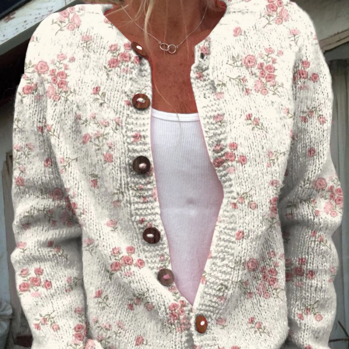 Cardigan con stampa di rose rosa e bottoni — 1