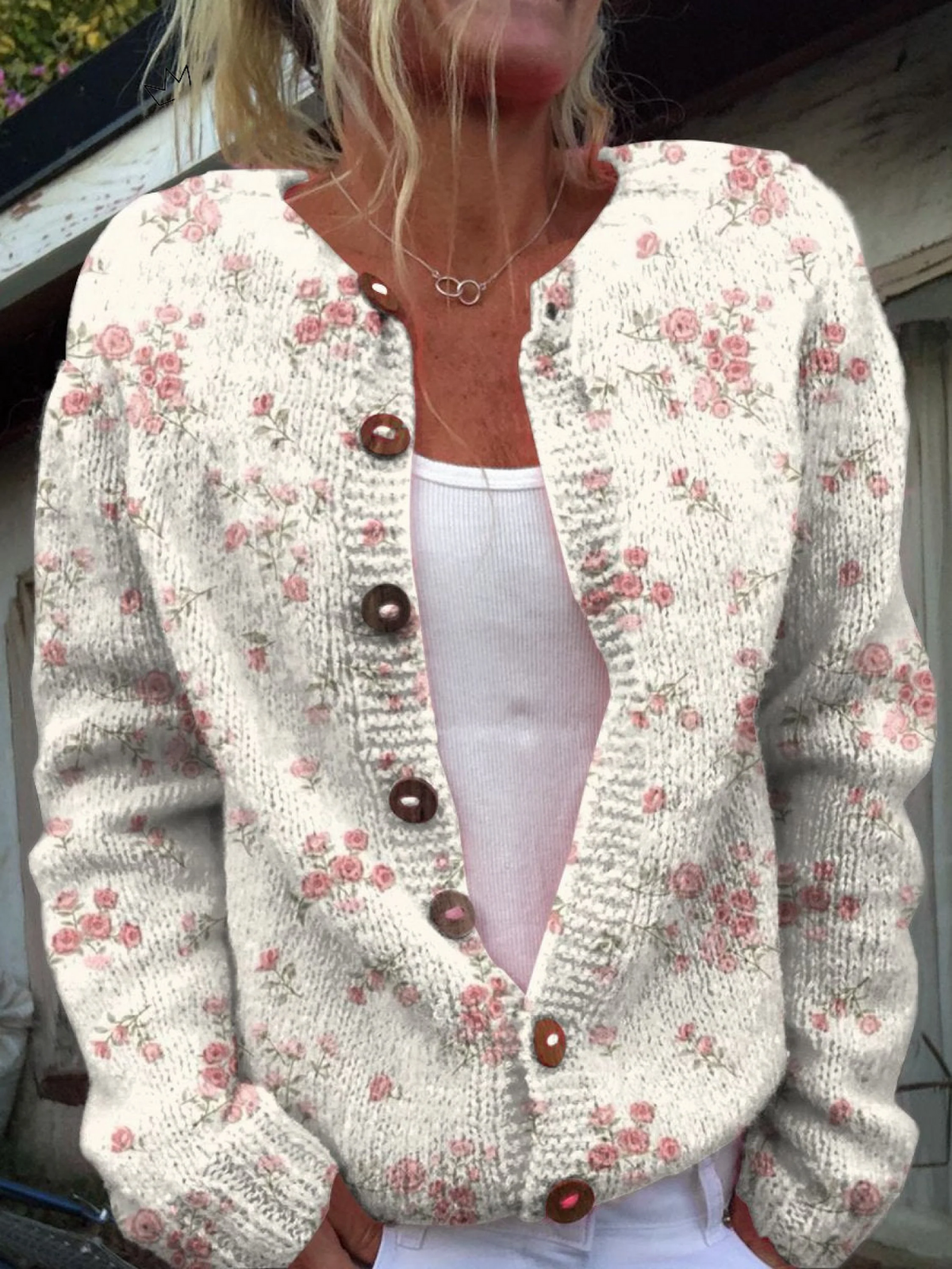Cardigan con stampa di rose rosa e bottoni — 1