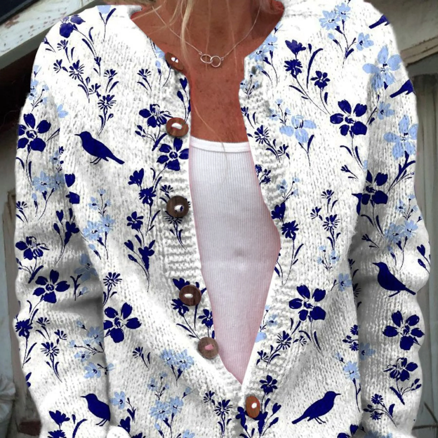 Cardigan vintage con stampa artistica floreale e bottoni — 1